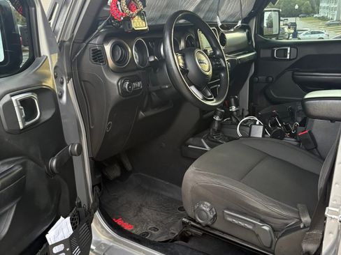 Used 2018 Jeep Wrangler Unlimited Sport image 5