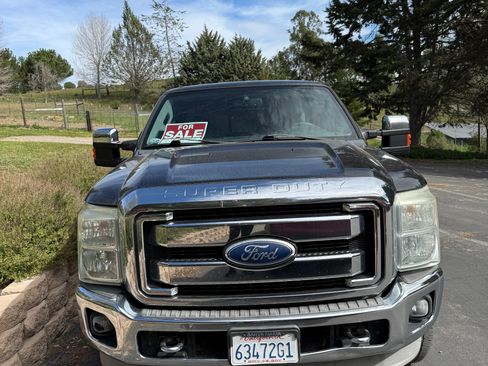 Used 2011 Ford F250 XLT w/ XLT Premium Pkg image 2