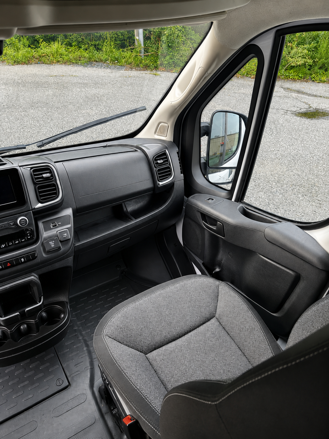 Used 2025 RAM ProMaster 2500 w/ Quick Order Package 22G SLT FWD image 14