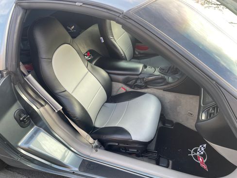 Used 2004 Chevrolet Corvette Coupe w/ Preferred Equipment Group image 10