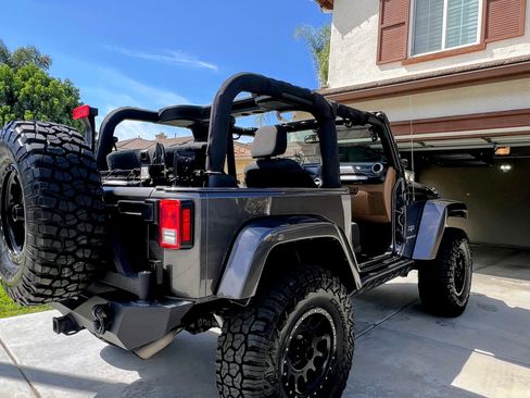 Used 2016 Jeep Wrangler Sahara w/ Connectivity Group AWD/4WD image 12
