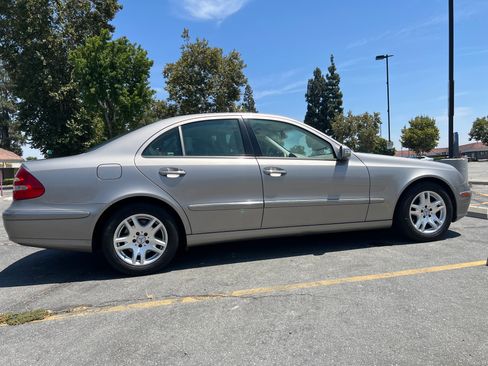 Used 2005 Mercedes-Benz E 320 Sedan image 9