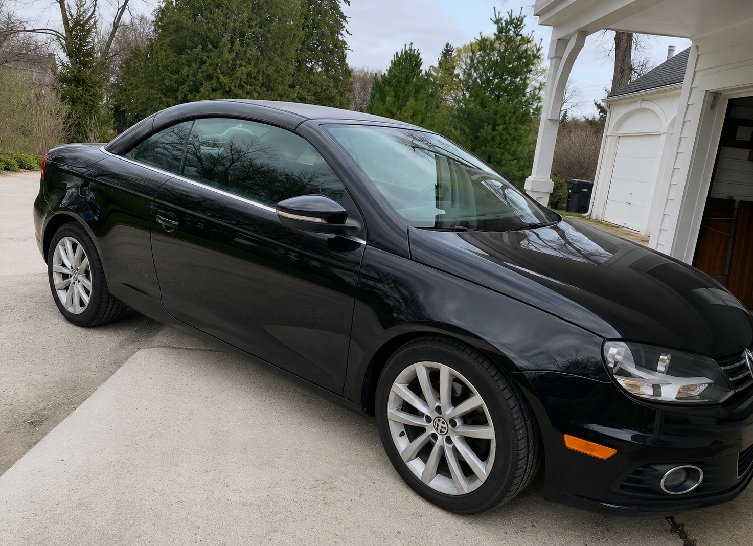 Used 2013 Volkswagen Eos Komfort FWD image 2