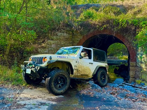 Used 2025 Jeep Wrangler Sport image 8