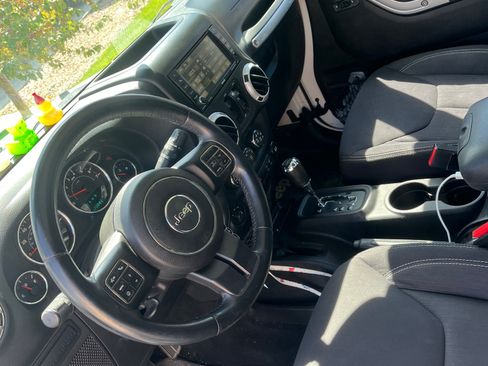 Used 2013 Jeep Wrangler Unlimited Rubicon w/ Connectivity Group image 14