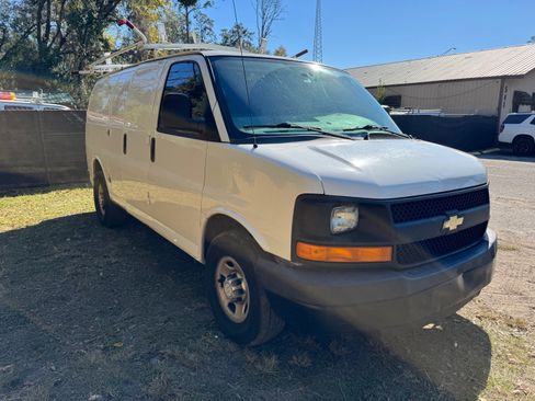 Used 2014 Chevrolet Express 2500 image 2