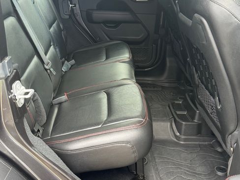 Used 2022 Jeep Wrangler Unlimited Rubicon w/ Steel Bumper Group image 19