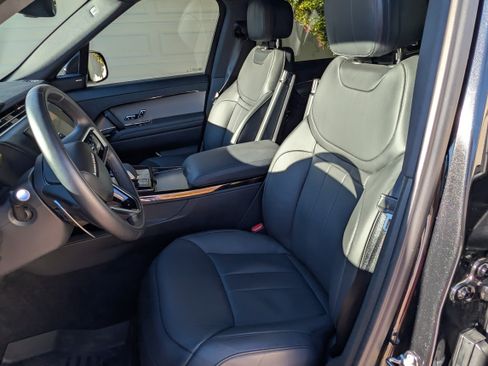 Used 2024 Land Rover Range Rover Sport SE image 11