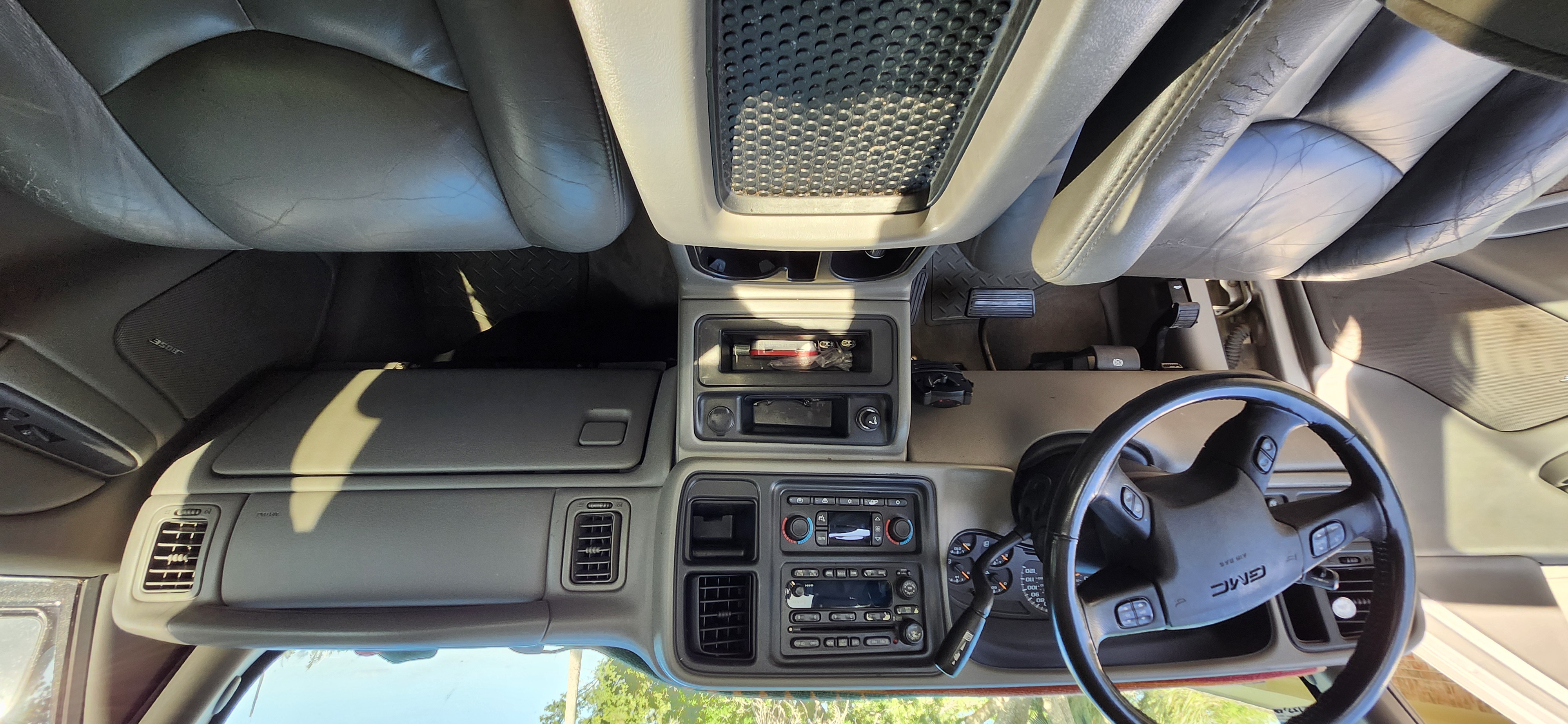 Used 2004 GMC Sierra 2500 SLT w/ Heavy-Duty Power Package RWD image 14