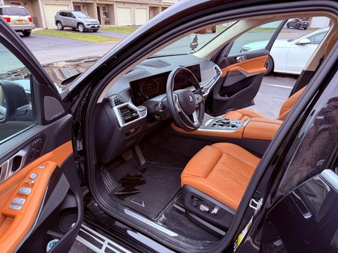 Used 2023 BMW X7 xDrive40i w/ Premium Package image 14