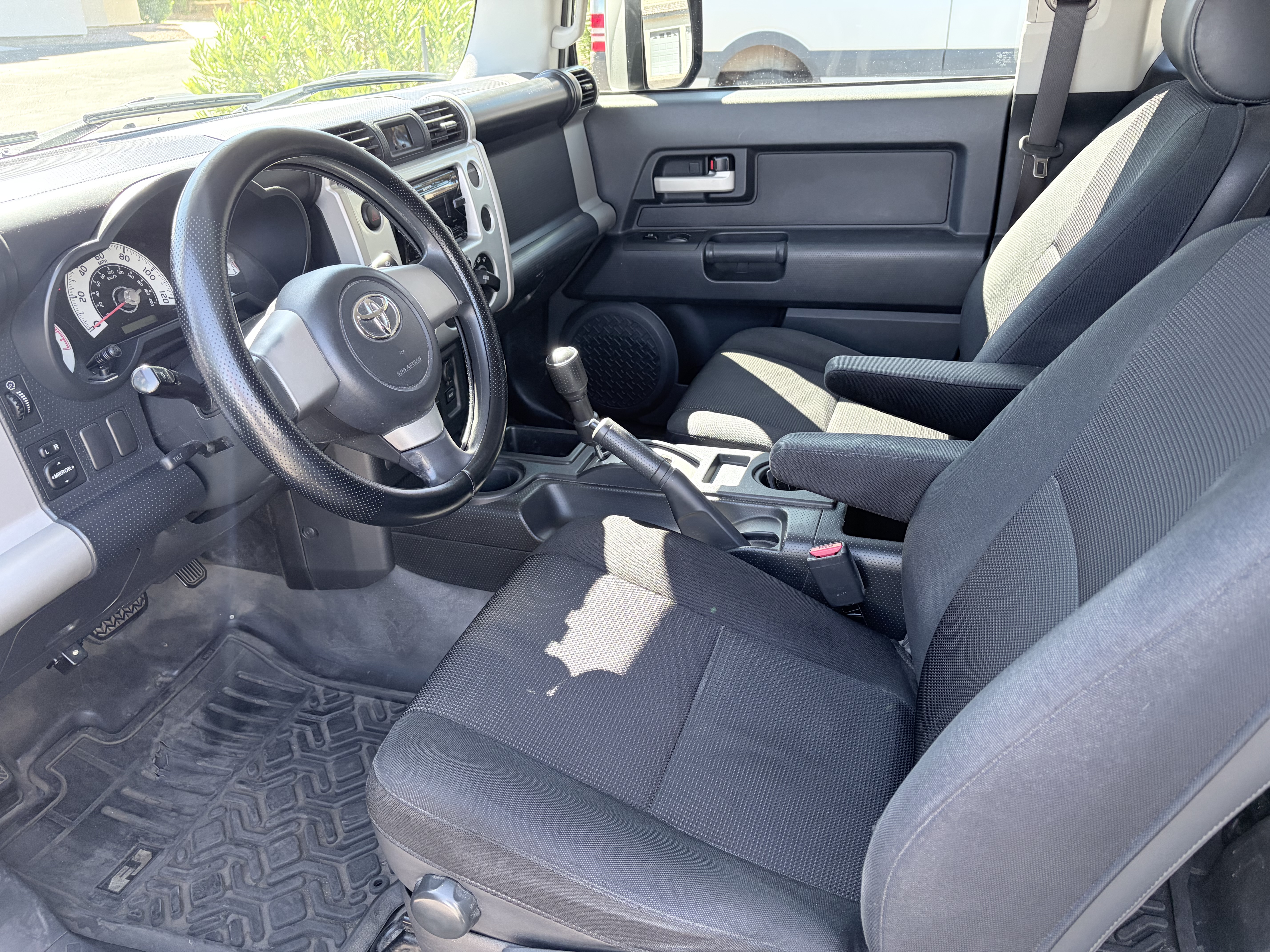 Used 2007 Toyota FJ Cruiser 2WD w/ Convenience Pkg image 9