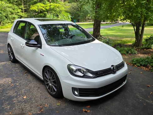 Used 2014 Volkswagen GTI Driver's Edition image 2