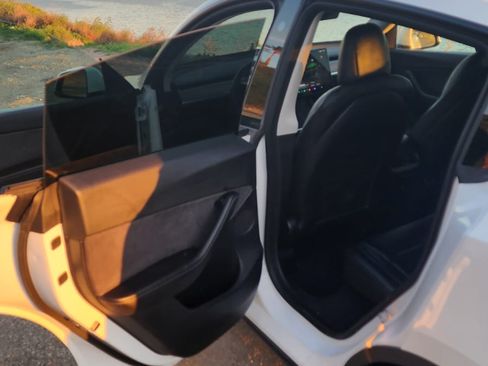 Used 2022 Tesla Model Y Performance image 2