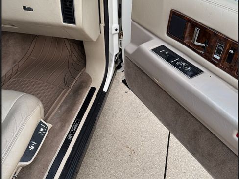 Used 1996 Cadillac Fleetwood Brougham image 5