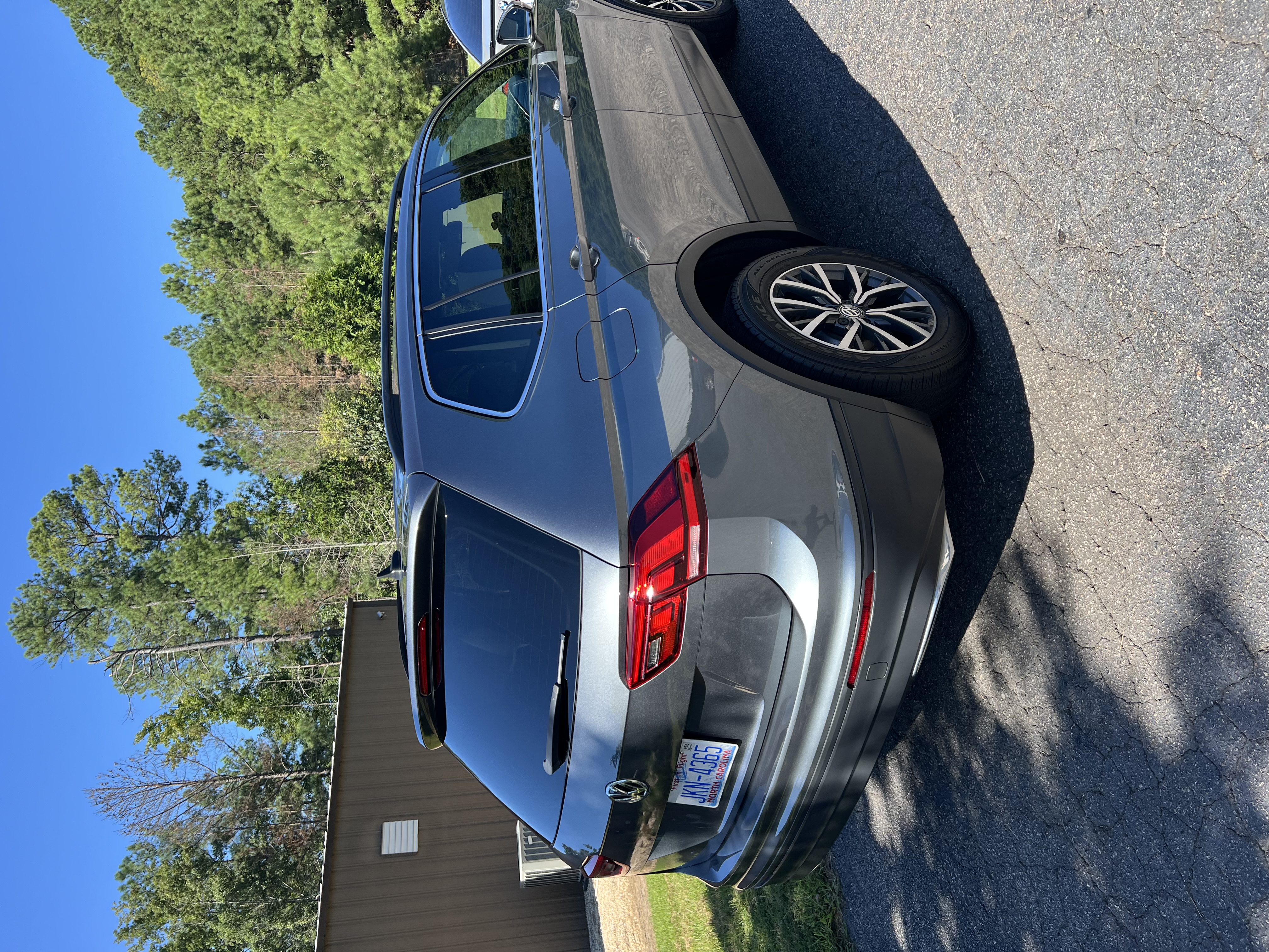 Used 2019 Volkswagen Tiguan SE w/ Panoramic Sunroof Package FWD image 5