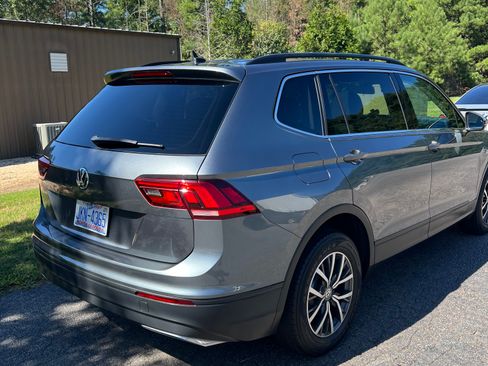 Used 2019 Volkswagen Tiguan SE w/ Panoramic Sunroof Package image 5