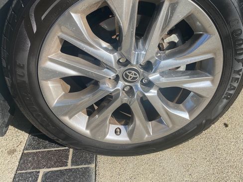 Used 2023 Toyota Highlander Platinum image 21