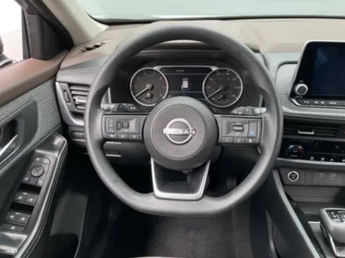 Used 2023 Nissan Rogue SV AWD/4WD image 18