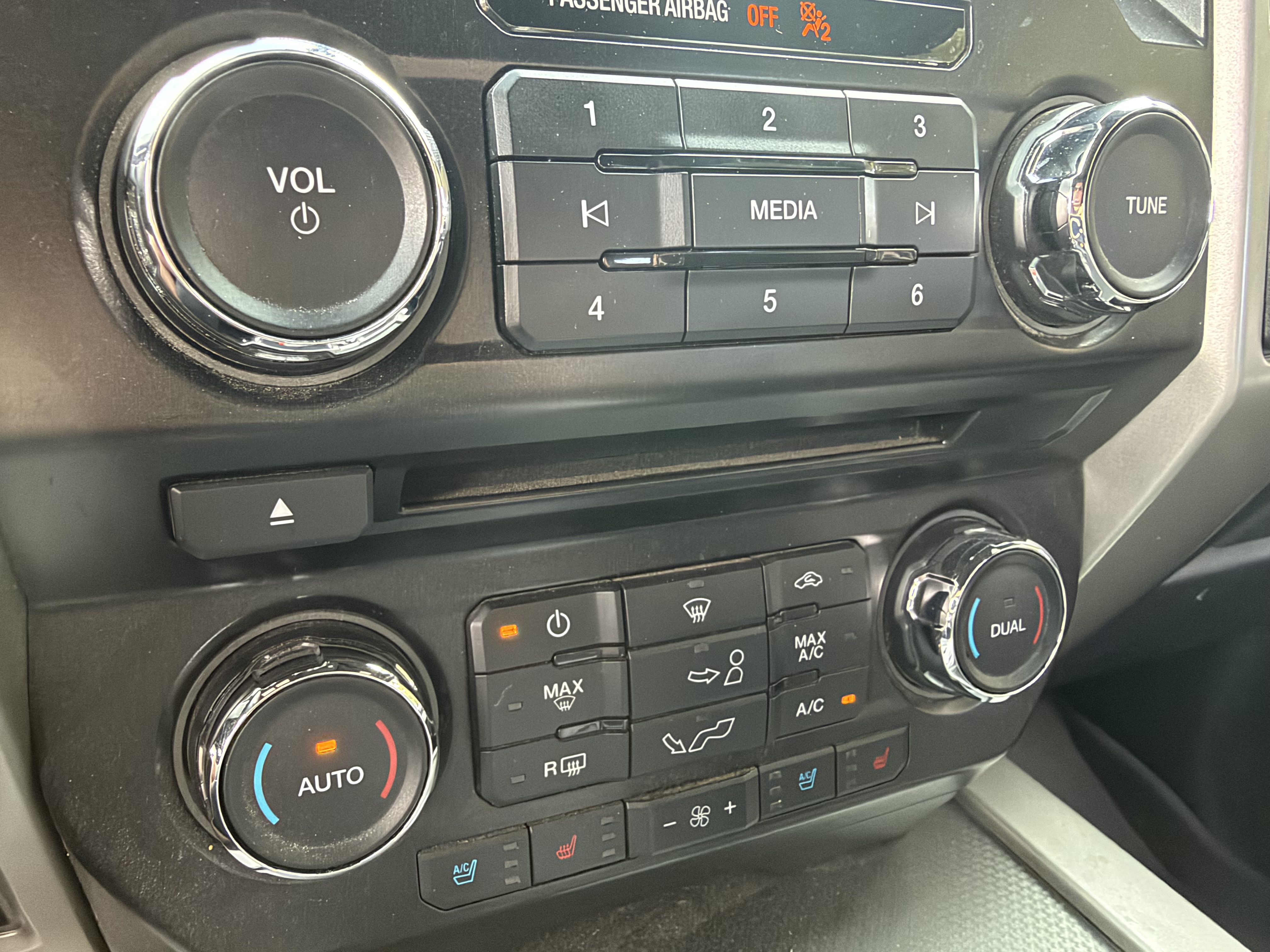 Used 2015 Ford F150 Lariat AWD/4WD image 24