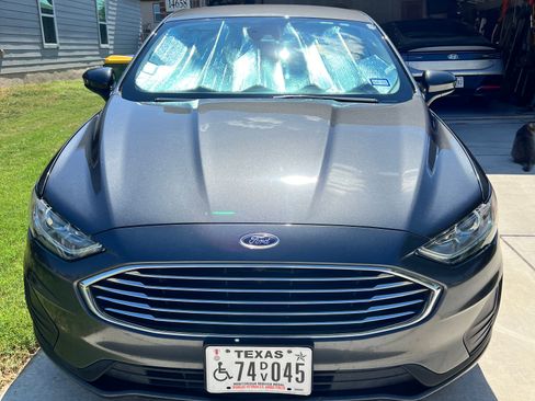 Used 2020 Ford Fusion SE FWD image 18