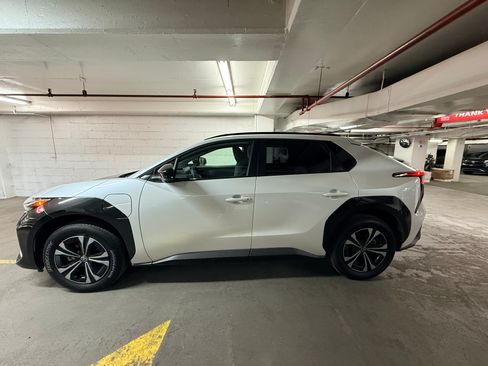 Used 2025 Toyota bZ4X FWD image 1