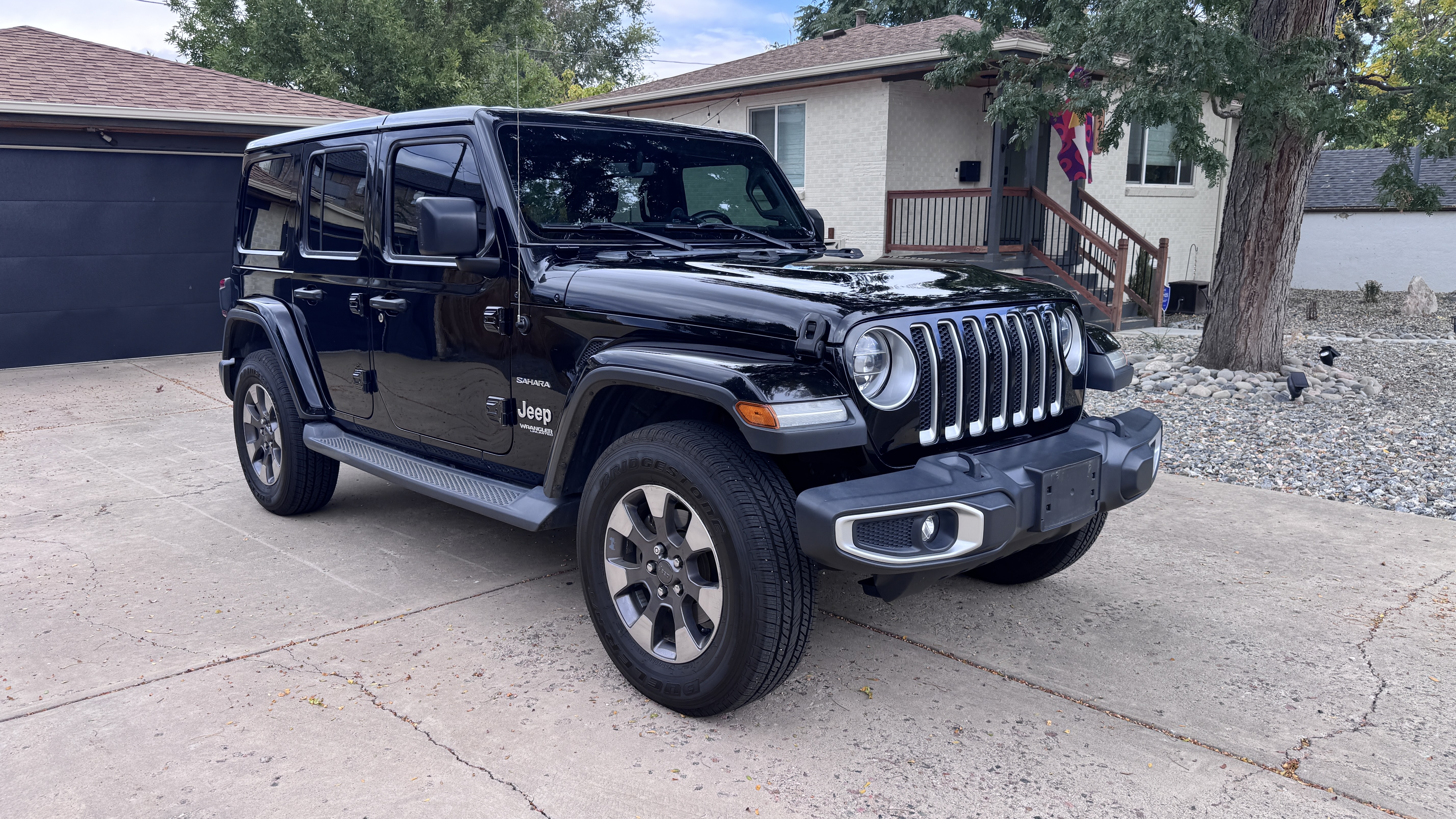 Used 2018 Jeep Wrangler Unlimited Sahara AWD/4WD image 9