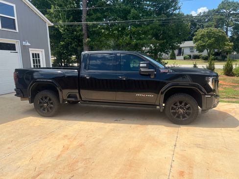 Used 2025 GMC Sierra 2500 AT4 w/ AT4 Premium Plus Package AWD/4WD image 5