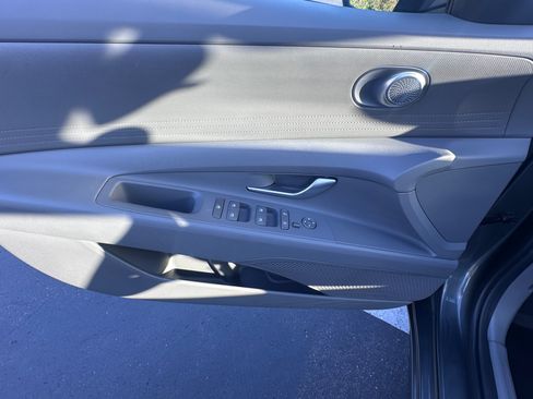 Used 2025 Hyundai Elantra SE FWD image 13
