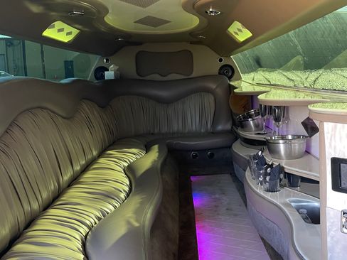 Used 2007 Lincoln Town Car Signature image 4