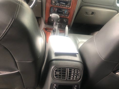 Used 2002 GMC Envoy SLT image 8