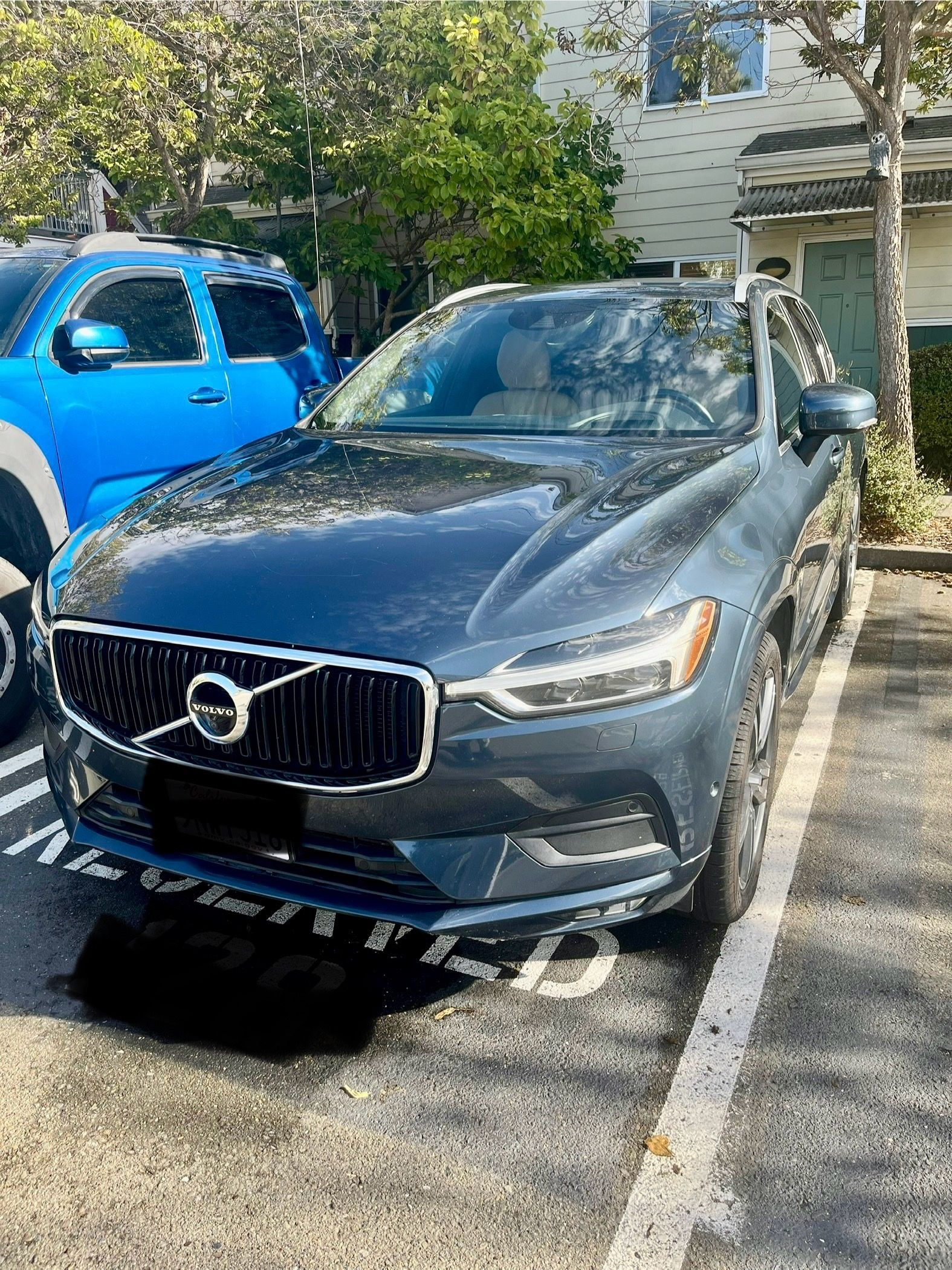 Used 2019 Volvo XC60 T6 Momentum w/ Advanced Package AWD/4WD image 1