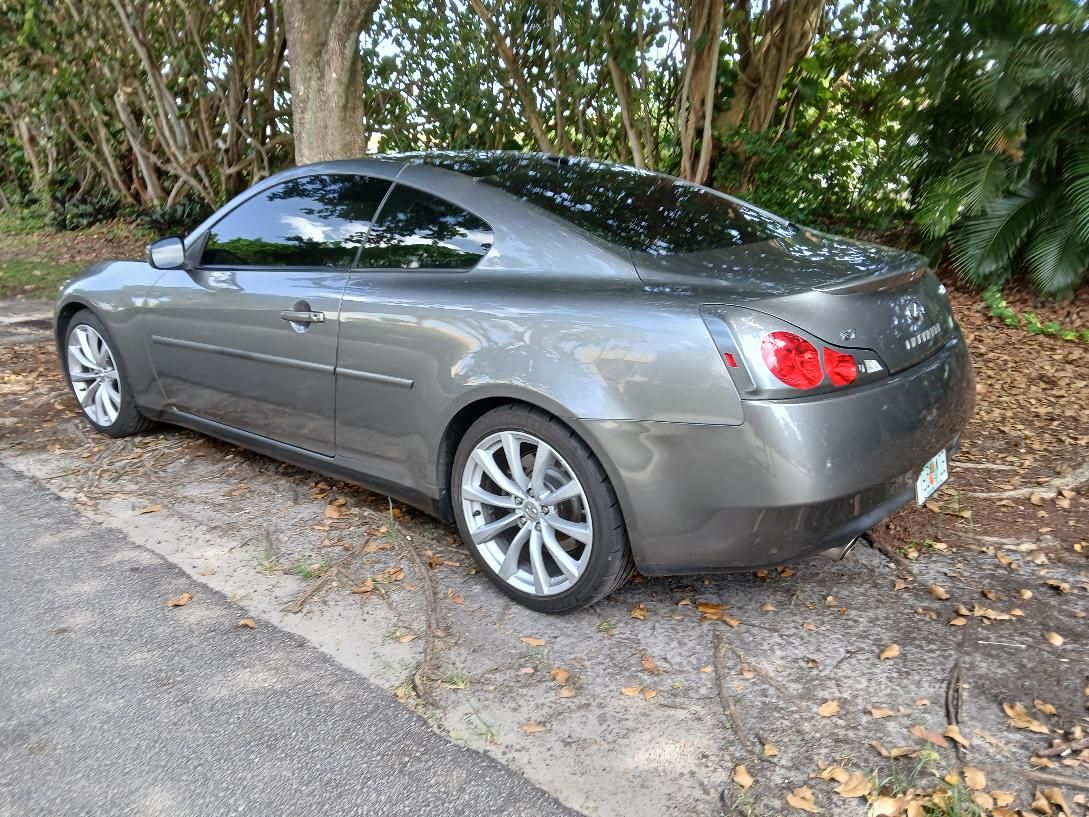 Used 2010 INFINITI G37 Journey RWD image 6