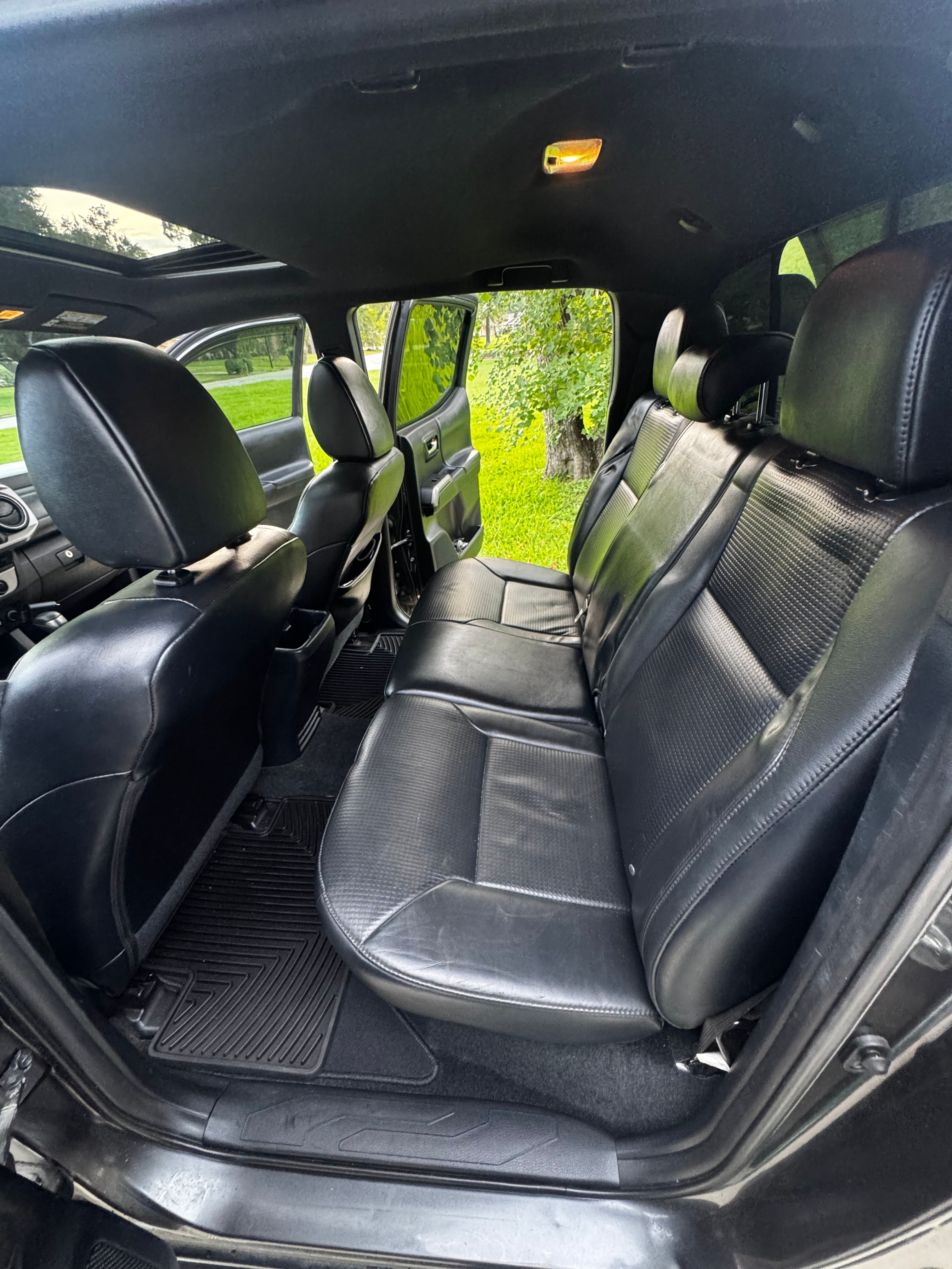 Used 2018 Toyota Tacoma Limited RWD image 5