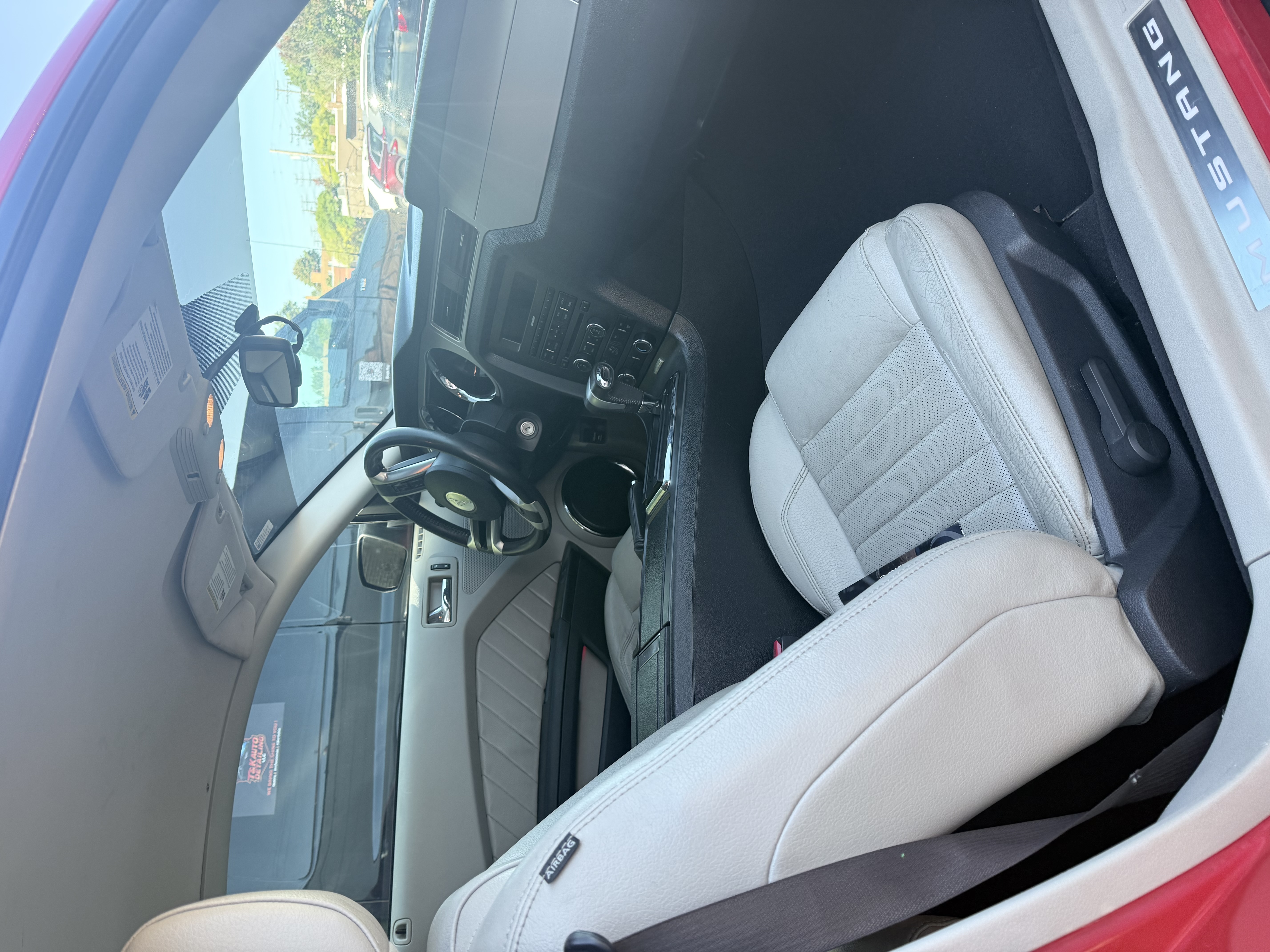 Used 2010 Ford Mustang Premium RWD image 9