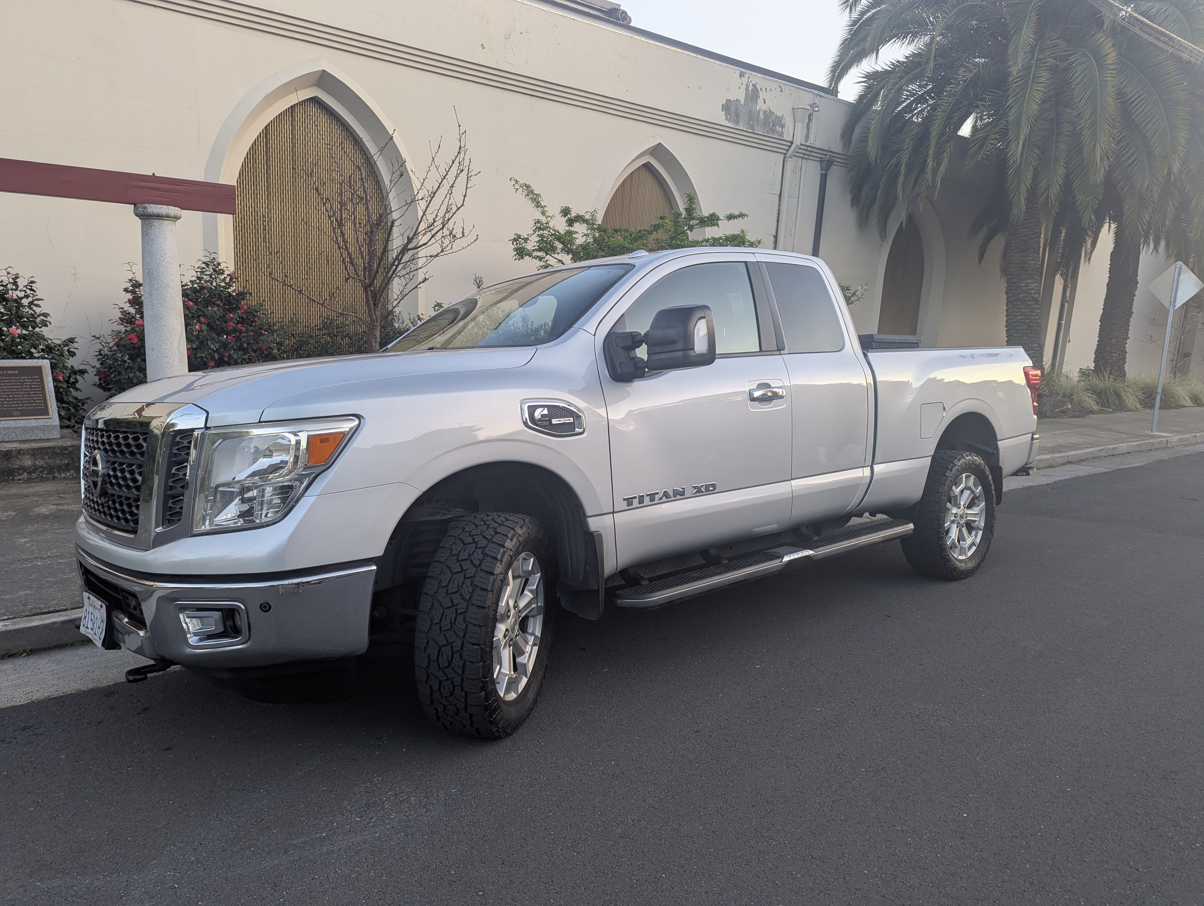 Used 2017 Nissan Titan SV AWD/4WD image 2