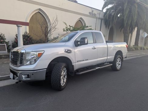 Used 2017 Nissan Titan SV AWD/4WD image 2