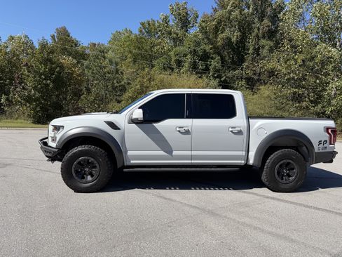 Used 2017 Ford F150 Raptor w/ Equipment Group 802A Luxury image 4