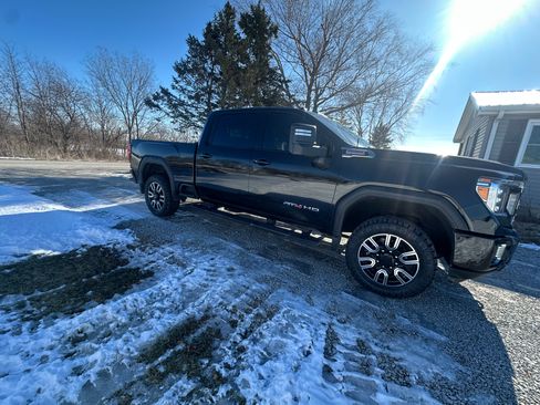 Used 2020 GMC Sierra 2500 AT4 w/ AT4 Premium Package image 9