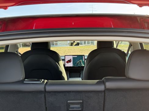 Used 2021 Tesla Model Y Long Range image 11