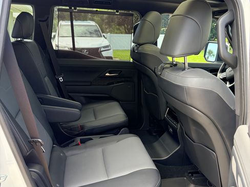 Used 2024 Lexus GX 550 w/ Cold Area Package AWD/4WD image 25