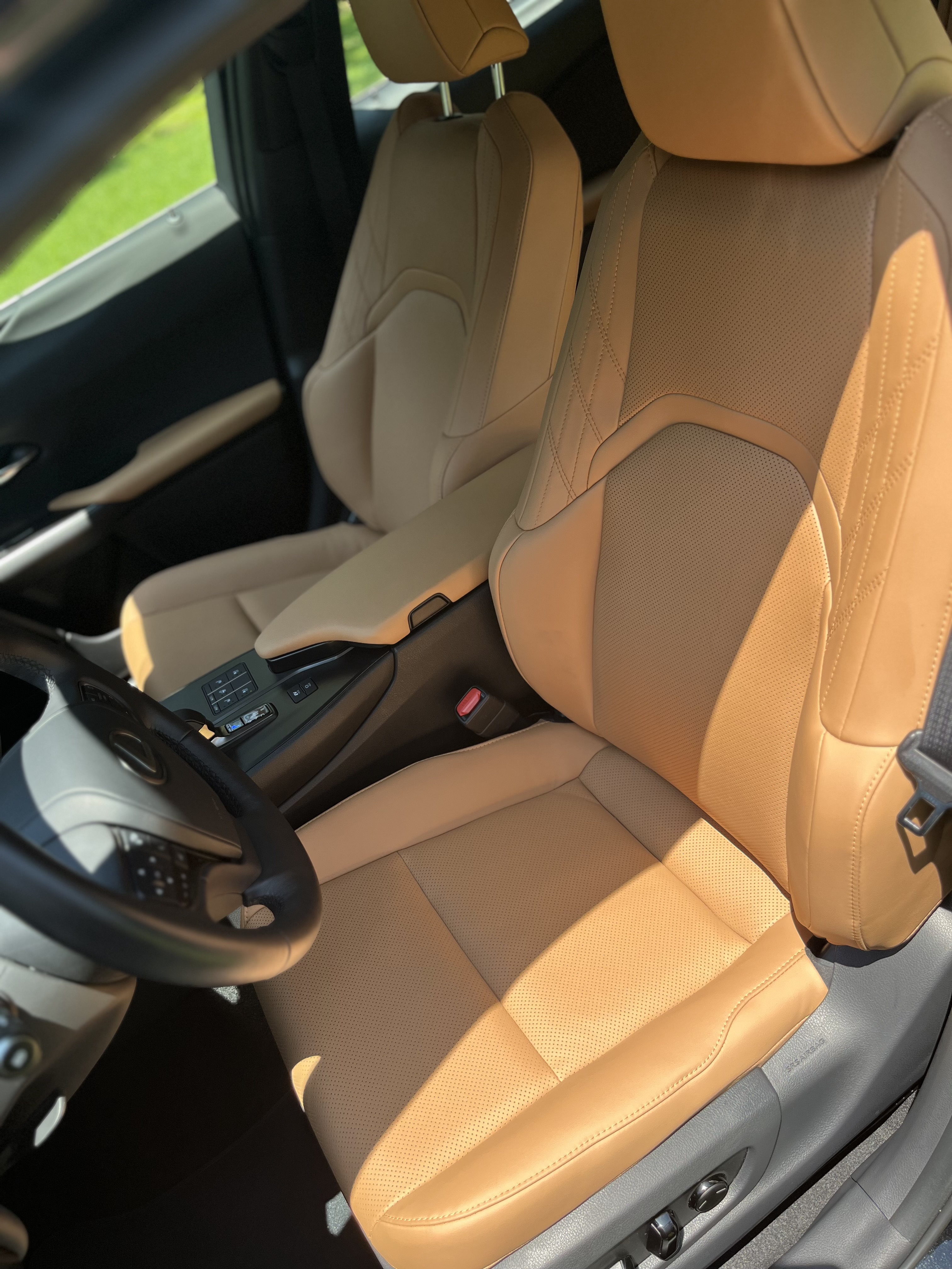 Used 2025 Lexus UX 300h FWD w/ Accessory Package (Z1) image 12