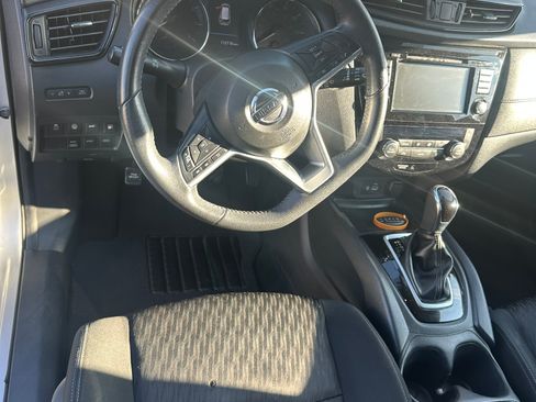 Used 2019 Nissan Rogue SV image 13