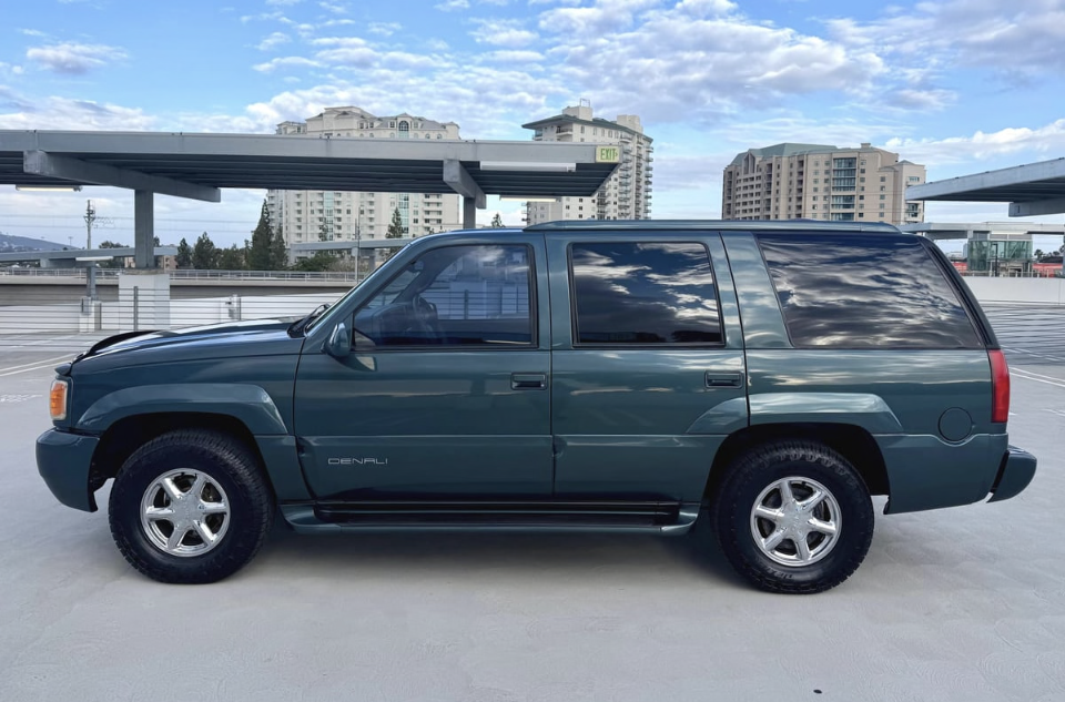 Used 1999 GMC Yukon Denali AWD/4WD image 4