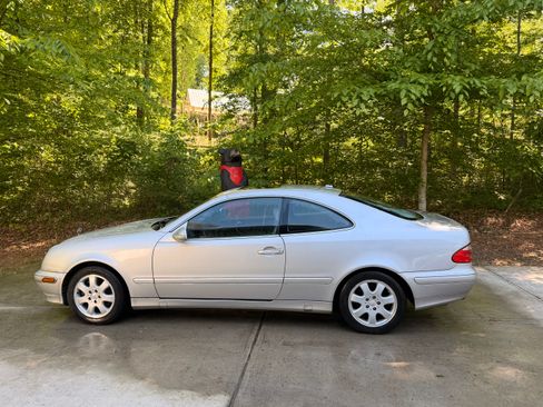 Used 2000 Mercedes-Benz CLK 320 Coupe image 11