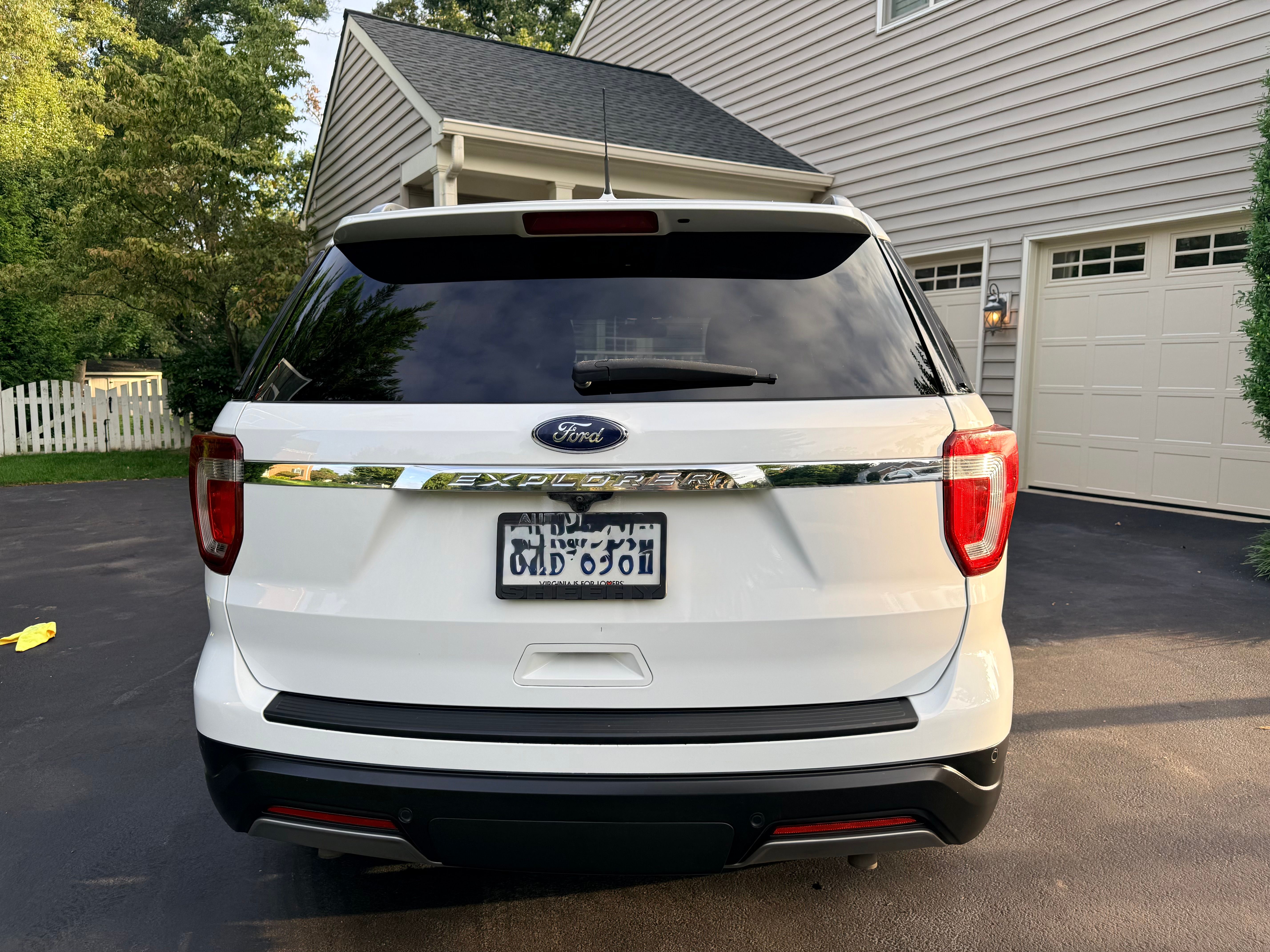 Used 2019 Ford Explorer XLT w/ Equipment Group 202A AWD/4WD image 6