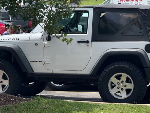 Used 2011 Jeep Wrangler Rubicon w/ PWR Convenience Group AWD/4WD image 2