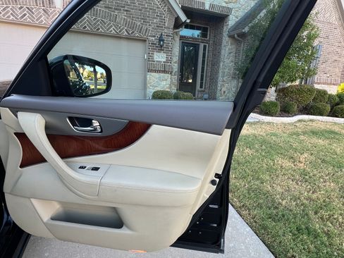 Used 2011 INFINITI FX35 AWD w/ Premium Pkg image 21