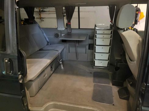 Used 2002 Volkswagen Eurovan MV image 9