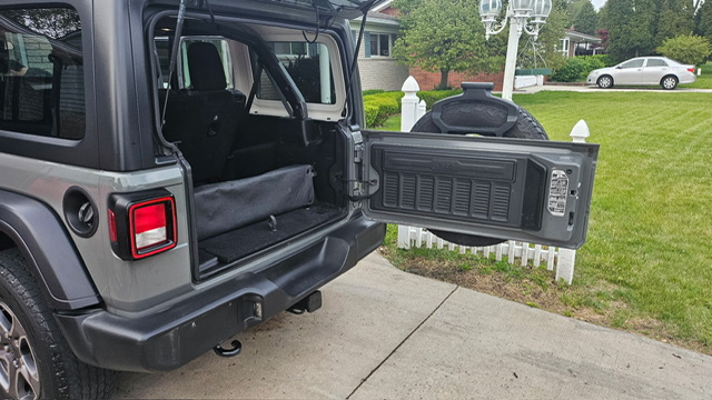 Used 2018 Jeep Wrangler Unlimited Sport S AWD/4WD image 14