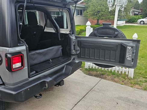 Used 2018 Jeep Wrangler Unlimited Sport S AWD/4WD image 14